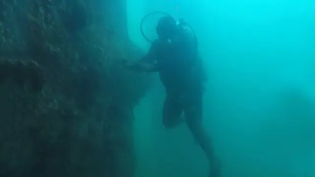 Un buzo de Sri Lanka con el SS Sagaing