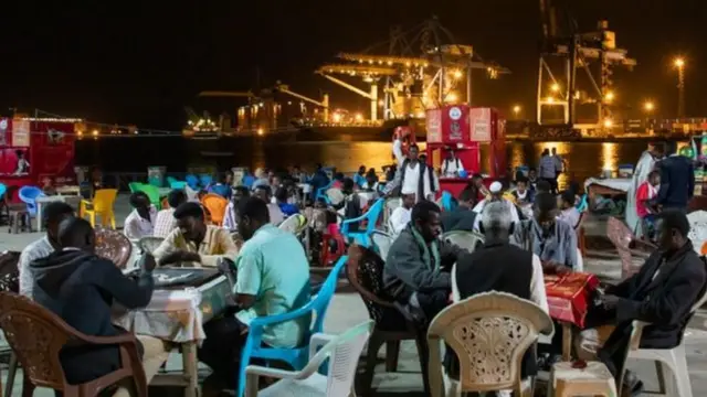 Agace ka Suakin, kari ku nyanja itukura