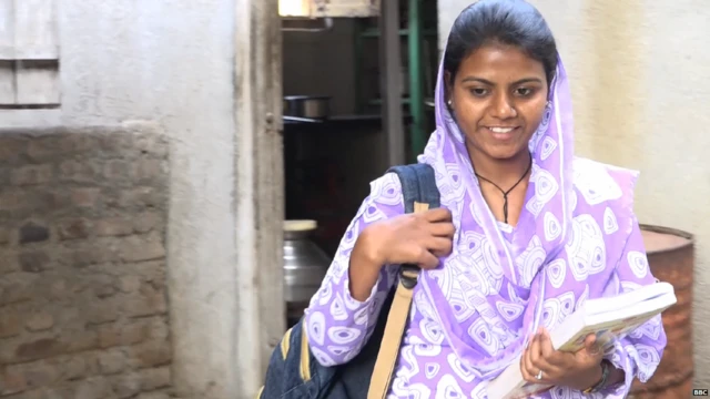 अंजुमला शिक्षण घेऊन स्वत:च्या पायावर उभं राहायचं आहे.