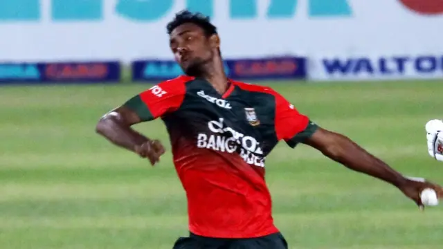 মুস্তাফিজের সাথে জুটি বেঁধে শরিফুল ইসলামও নিজের সামর্থ্যের প্রমাণ রেখেন এই সিরিজে।