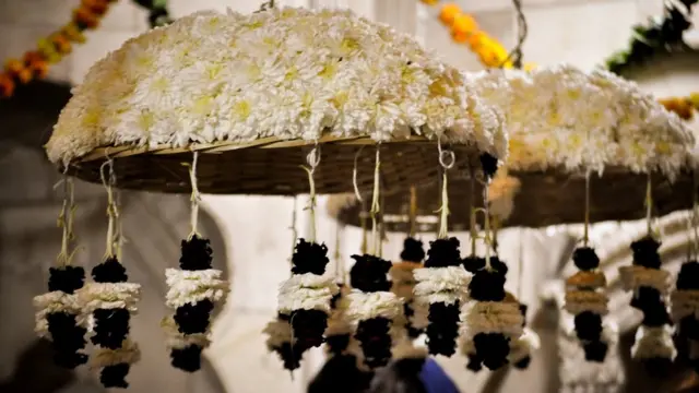 फूलवालों की सैर