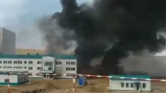 Өткөн жылы октябрда бийлик алмашкан массалык тополоң окуялар учурунда белгисиз топтор Жерүйдөгү кампалар менен кеңсени өрттөп кеткен.