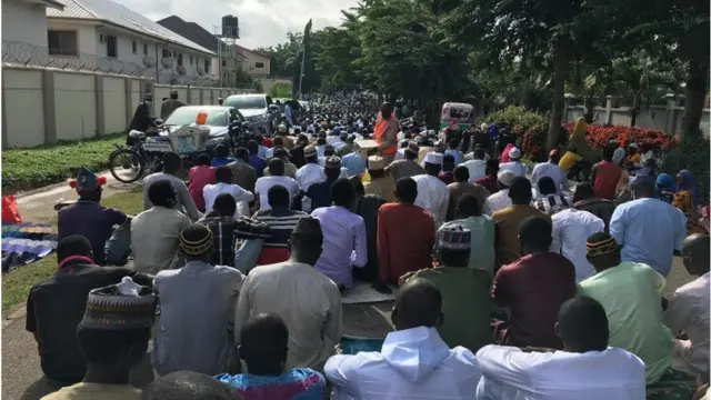 Pipo gada for street to pray