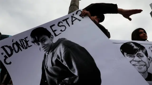 Un cartel con la foto de Marco Antonio Sánchez