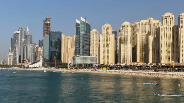 مجموعة من المباني الجديدة في دبي