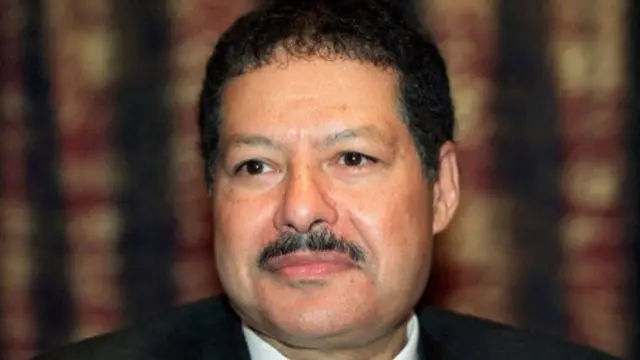 En 1999, le chercheur égyptien Ahmed Zoweil est désigné lauréat du prix Nobel de chimie pour avoir réussi à photographier, à l'aide d'un laser très rapide, les atomes d'une molécule en train de bouger durant une réaction chimique.