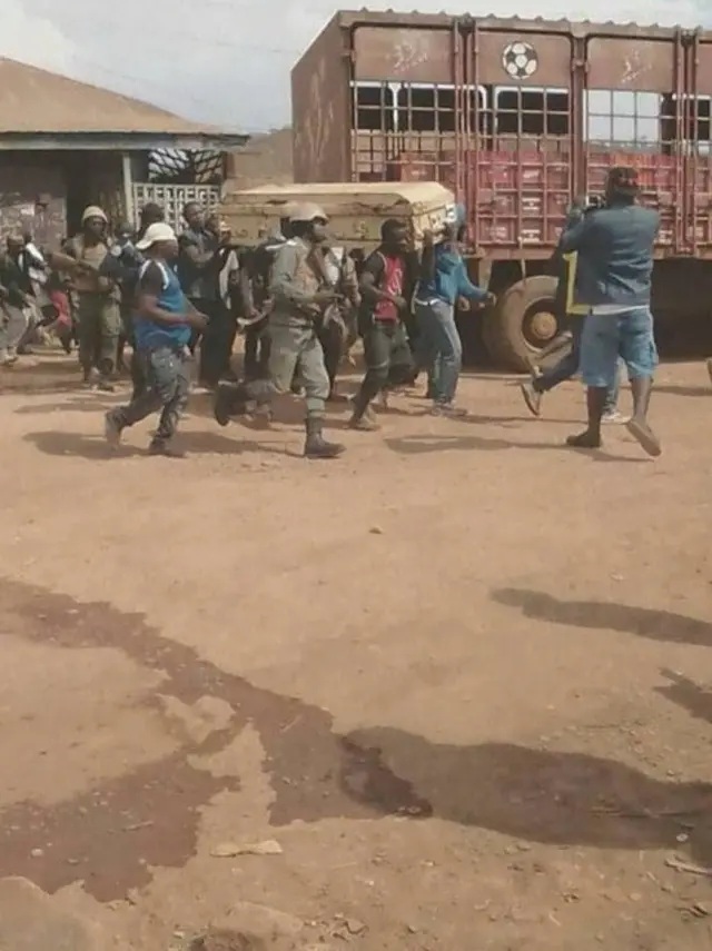 Military di guard coffin for go bury queen mother