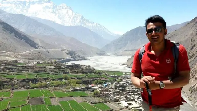 Может ли бедность сделать вас счастливее? Вполне возможно. "Если у вас нет автомобиля, то вам незачем беспокоиться о бензине", - объясняет 36-летний Кришна Прасад Тимилсина