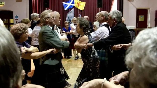 رقصة اسكتلندية في يوم القديس أندرو