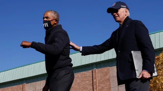 นายโจ ไบเดน และนายบารัก โอบามา