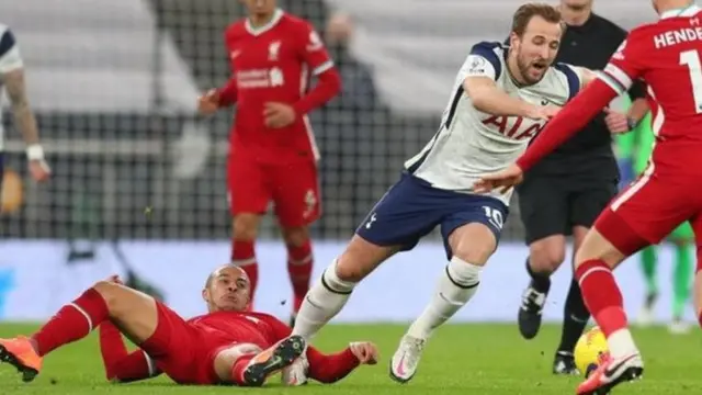 Wata keta ke nan da Thiago Alcantara na Liverpool ya raunata Harry kane na Tottenham