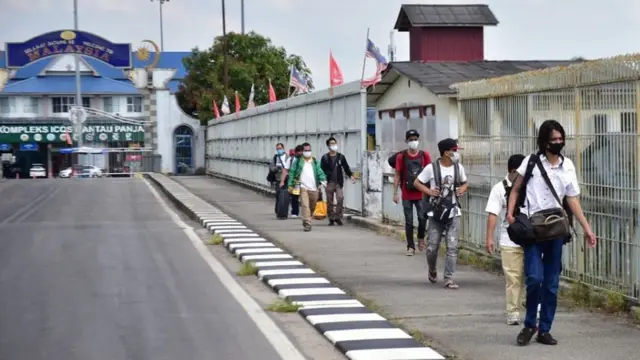 จุดผ่านแดน