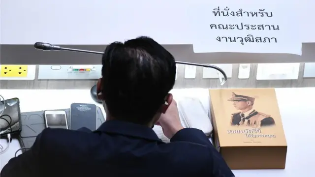 สมาชิกวุฒิสภาในห้องประชุม