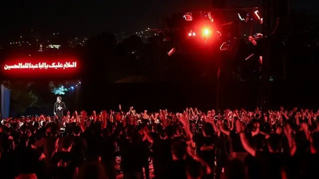 مداحی محمود کریمی در مراسم شب عاشورا در پادگان ۰۶ ارتش با حضور ابراهیم رئیسی، رئیس جمهور ایران