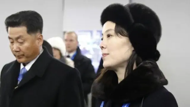 પ્રતિનિધિમંડળ સાથે કિમ જોંગ ઉનનાં બહેન કિમ યો જોંગ