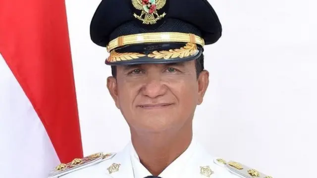 Wakil Bupati Kepulauan Sangihe Helmud Hontong, 58 tahun, adalah kritikus vokal yang menolak proyek tambang emas di Pulau Sangihe.