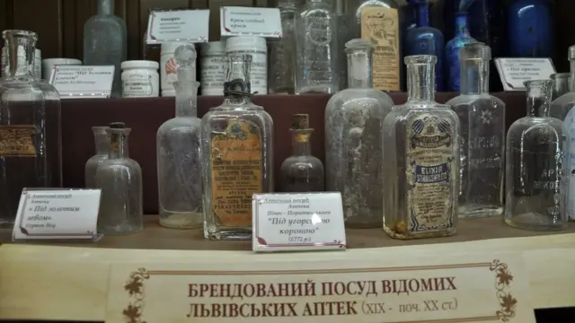 Скляні пляшки