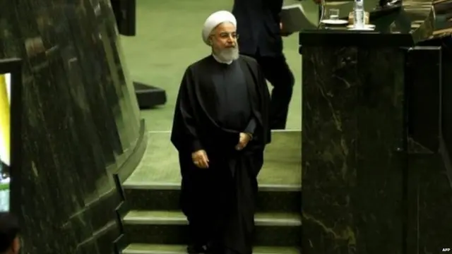 ईरान के राष्ट्रपति हसन रुहानी देश में आर्थिक दिक्कतों से दो-चार हो रहे हैं.