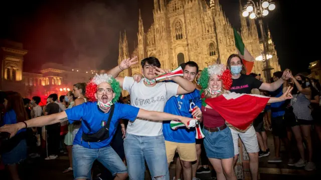 Милан, болельщики сборной Италии
