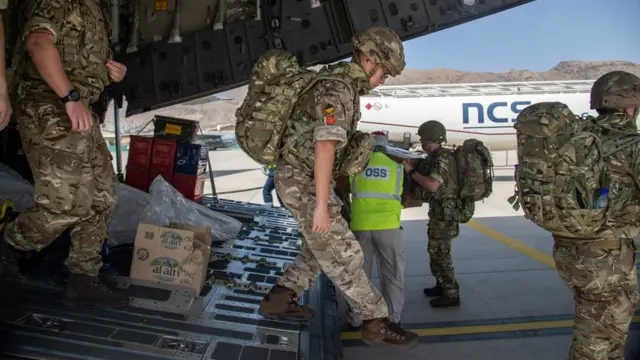 Britaniya 600 əsgərlik qüvvə göndərib