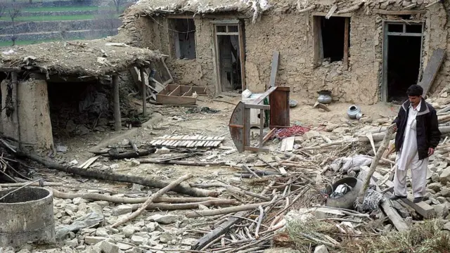 जनवरी 2006 में, अफ़ग़ान सीमा के पास दामादोला गाँव में सीआईए के ड्रोन हमले में 18 नागरिक मारे गए थे