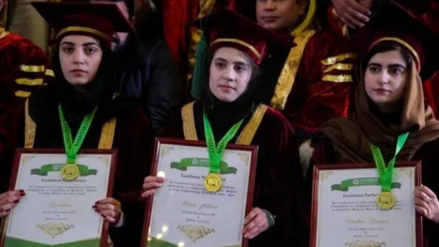 د افغانستان خصوصي پوهنتونونو کې له تېرو شپږ میاشتو راهیسې نجونو هم زدکړې کولې.