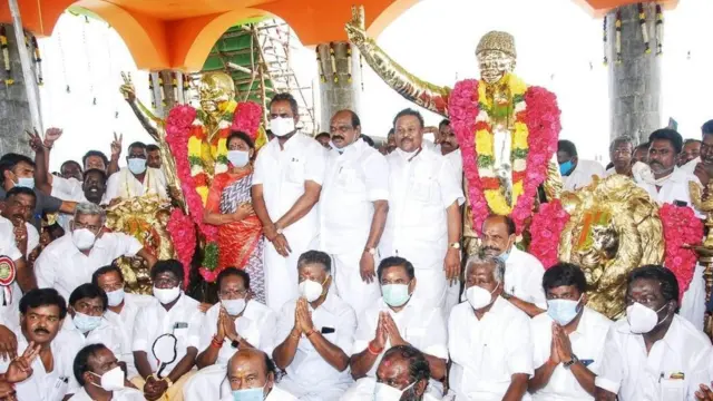 மதுரையில் எம்ஜிஆர் ஜெயலலிதா கோயில்: தேர்தல் நாடகமா?