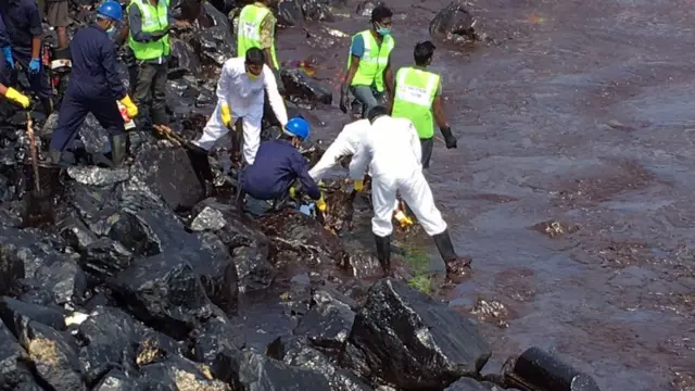 எண்ணெய் கசிவு சுத்திகரிப்பு