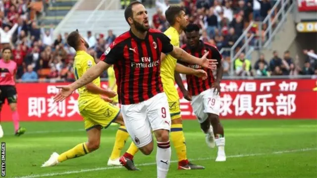 mshambuliaji wa AC Milan, Gonzalo Higuain, 31,