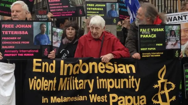 Carmel dalam salah satu aksi protesnya pada 2012.