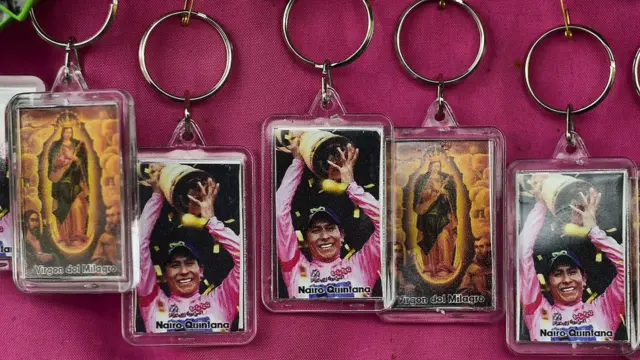 Llaveros con la imagen de Nairo Quintana.