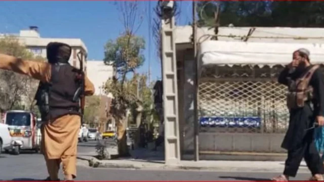 طالبانو تېره میاشت په هرات کې له یوه ځانمرګي برید وروسته د ښار ځینې لارې وتړلې. ارشیف تصویر