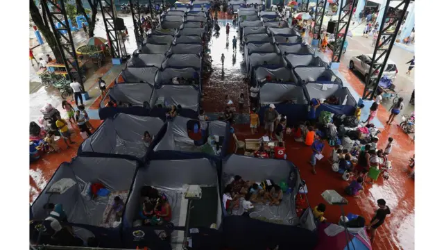 Эвакуационный центр в городе Марикина.