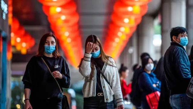 Люди в масках