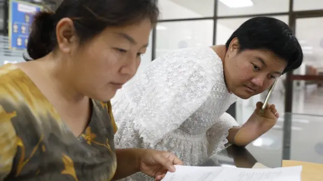 พัชรมณฑ์และพิมพ์วลัญช์ที่สำนักงานเนติบัณฑิตสภาในพระบรมราชูปถัมภ์