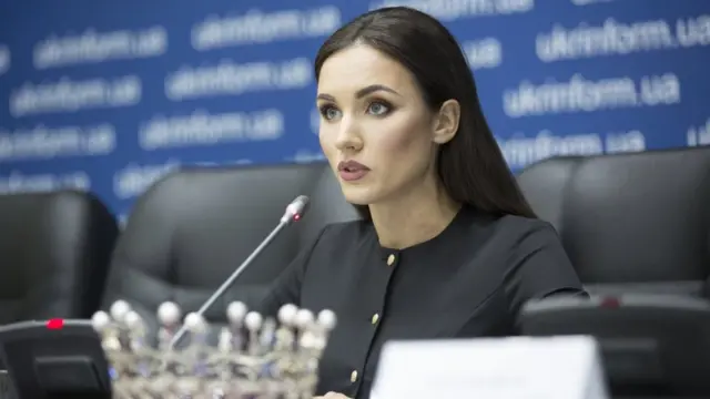 Виконавча директорка оргкомітету конкурсу "Міс Україна" Вікторія Кіосе на прес-конференції