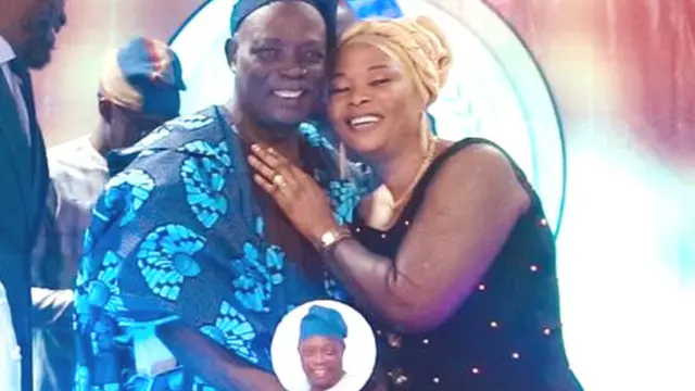 Rashidi Ladoja ati iyawo rẹ, Bukọla n ge akara oyinbo