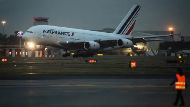 El funcionamiento del NAIM obligaría a clausurar no sólo la terminal Benito Juárez, sino también la base militar de Santa Lucía.