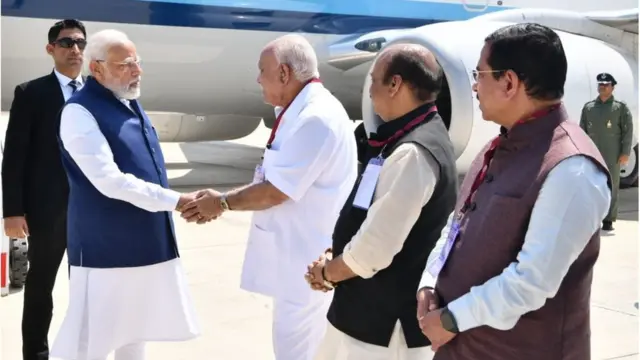 प्रधानमंत्री नरेंद्र मोदी के साथ येदियुरप्पा