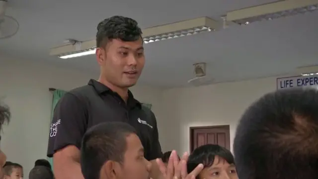 วรรธนะ สิทธิราโชติ วัย 27 ปี ผู้รอดชีวิตจากเหตุการณ์สึนามิ ที่ผันตัวมาเป็นเลขาธิการมูลนิธิธารน้ำใจ