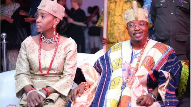 Olori ana, Chanel Chin ati Oluwo ti ilu Iwo