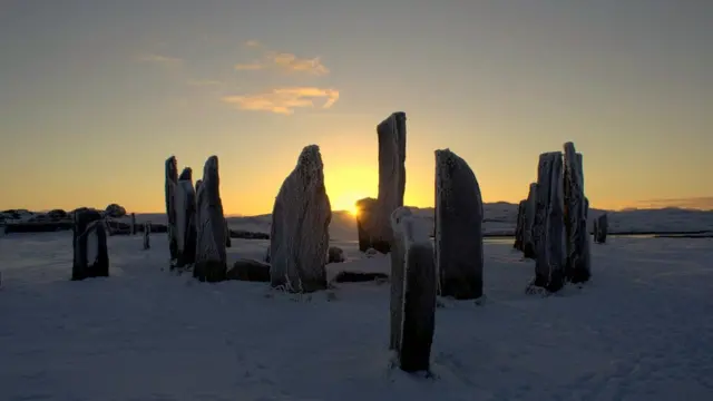 Вид с Калланиша на закат солнца на острове Льюис