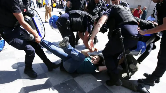 Avropa İttifaqı Türkiyədəki insan haqları pozuntusu hallarını getdikcə daha çox tənqid edir