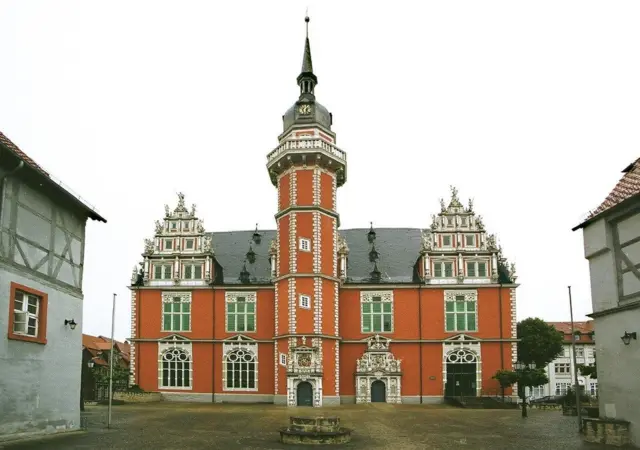 Ҳамро қишлоқ хўжалиги мутахассислигини олган Хелмштедт шаҳри