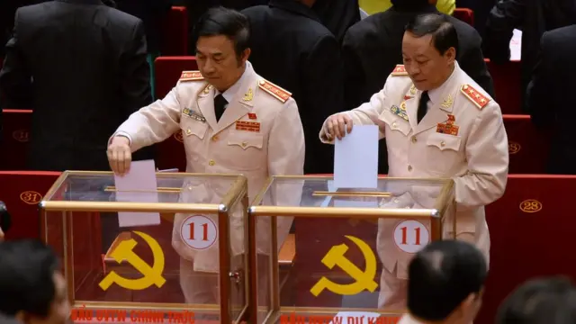 Funcionarios vietnamitas