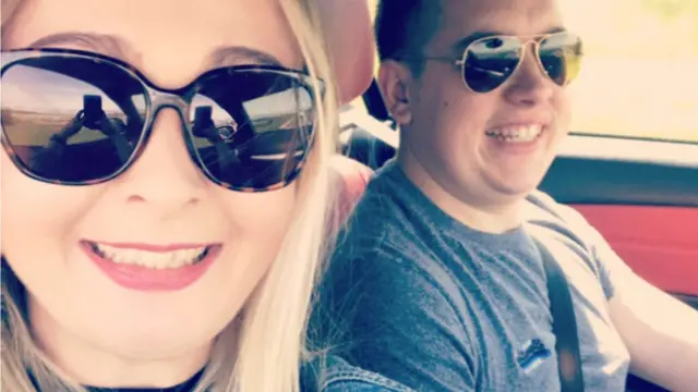 Keely Favell ve erkek arkadaşı