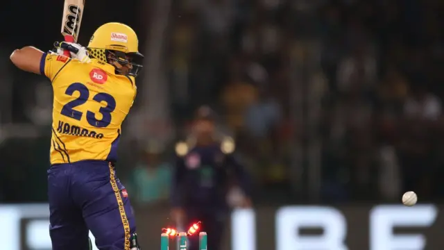 کوئٹہ نے اپنے ہدف کا تعاقب کچھ اچھا نہیں کیا اور شروع میں ہی اس کی وکٹیں گرنے لگیں۔