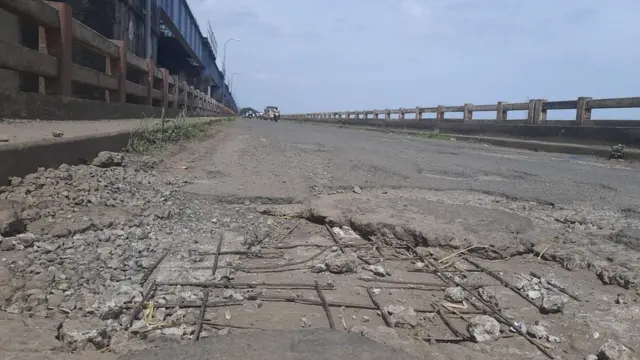 ఆంధ్రప్రదేశ్‌లో రోడ్ల దుస్థితి