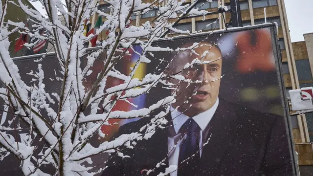 Bilbord sa likom Ramuša Haradinaja