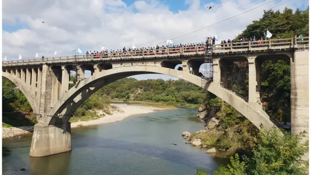 기초와 교각 공사는 북한이, 상판과 마무리 공사는 한국이 하게 된 승일교